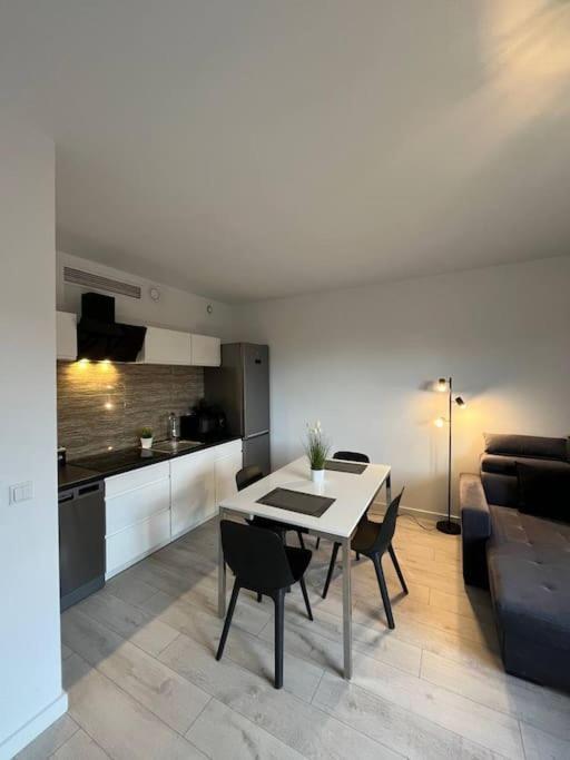 New Apartment Old Town -6 People - 200M Town Hall วรอตซวาฟ ภายนอก รูปภาพ